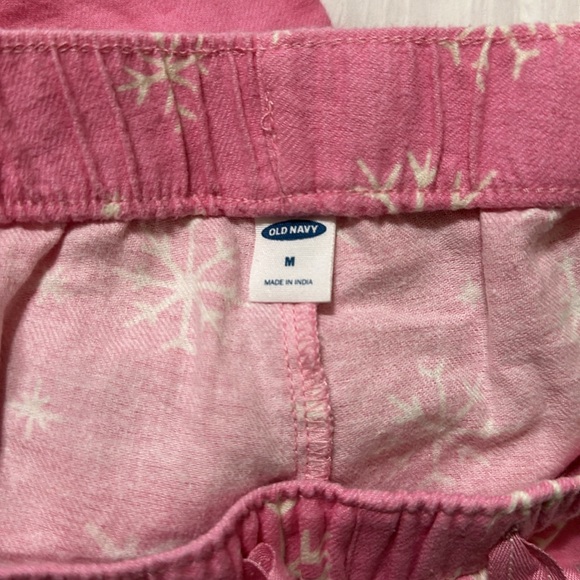 Old Navy pink snowflake flannel pajama pants - Picture 3 of 3
